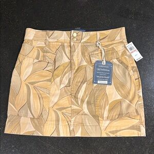 Democracy “ab solution” tan leaf print slimming stretch cargo skirt